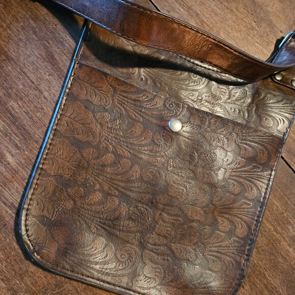 Beautiful detailed brown leather small crossbody bag - Picture 7 of 7